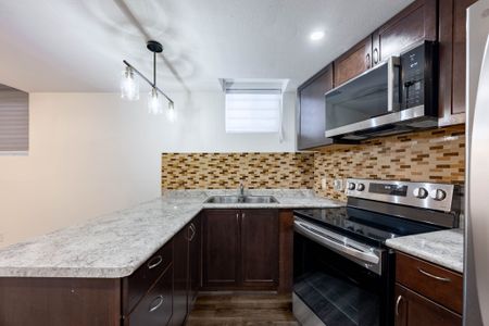 For Lease - 321 Howard Crescent, Orangeville, Ontario - Photo 2