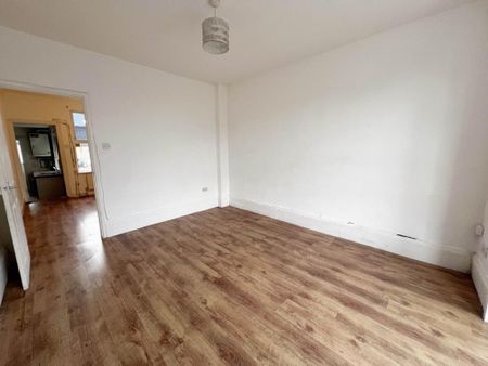 2 bedroom maisonette to rent - Photo 2