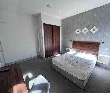 3 bedroom flat to rent - Photo 6