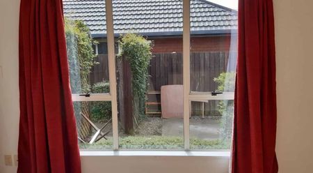 *** FAMILY HOME IN GREAT LOCATION *** - Photo 5