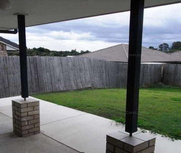 LARGE FAMILY HOME! - Photo 4