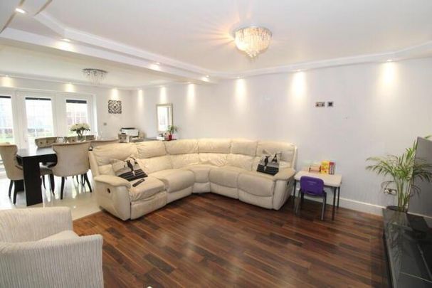 4 bedroom detached house to rent - Photo 1