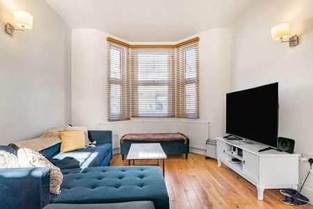 Altmore Avenue, East Ham, E6 - Photo 4