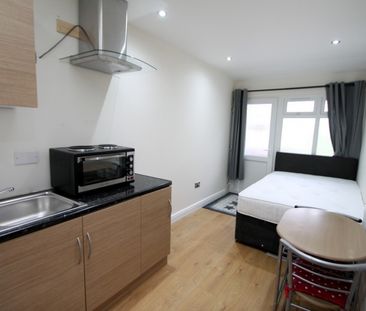 The Annexe, 115 Long Lane, Stanwell,,TW19 - Photo 4