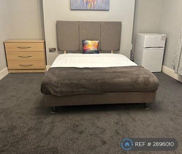 1 bedroom in a house share to rent - Photo 2