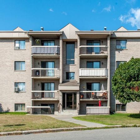 Logement à louer à Terrebonne 4 ½ libre 2e étage 1180$ Beau et grand 4 1/2 libre immédiatement situé derrière les Galeries de Terrebonne. - Photo 4