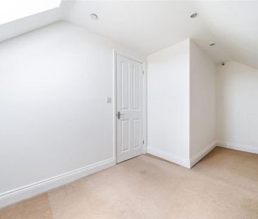 3 bedroom flat to rent - Photo 4
