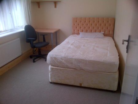 4 bedroom terraced house to rent - Photo 3