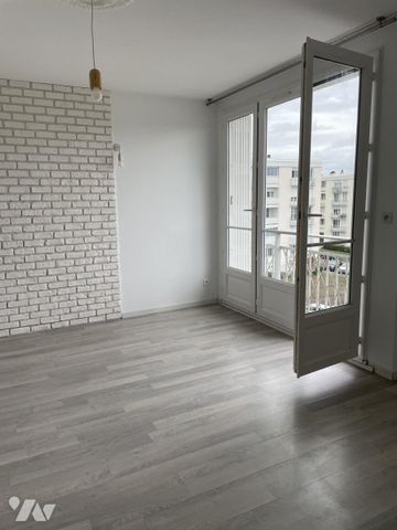 A LOUER REZE CHATEAU - Appt T4 - 72 m2 - 3ème étage - calme - Photo 2