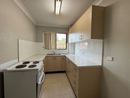 Well Presented Unit in Great Location&excl; - Photo 2