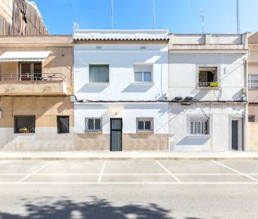 Carrer de Lleó Fontova, Cornellà de Llobregat, Catalonia 08940 - Photo 3