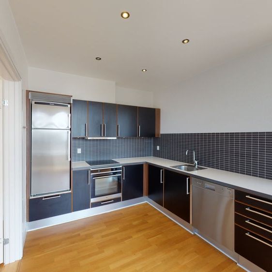 Moderniseret lejlighed i centrum af Aalborg med altan - Photo 1