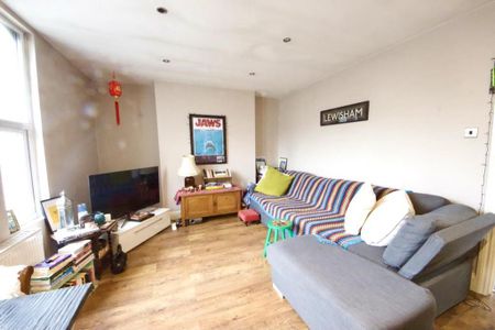 1 bedroom in a house share to rent - Photo 5