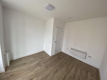 3 bedroom flat to rent - Photo 3