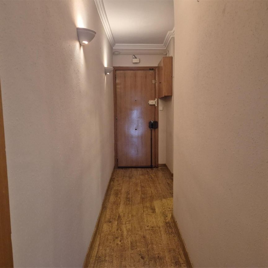 Piso de alquiler en Carrer D'escòcia, 67, Vilapicina i la Torre Llobeta - Photo 1