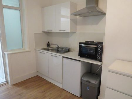 Studio to rent - Photo 3