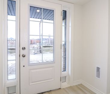 For Lease - 1991 Matteer Court Unit# #29, Innisfil, Ontario - Photo 3