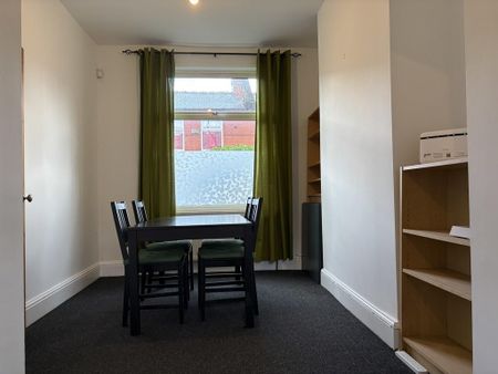 2 bedroom terraced house to rent - Photo 4