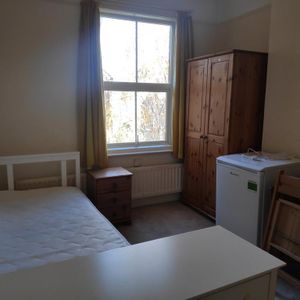 House share to rent - Photo 3