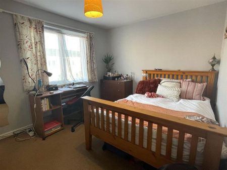 3 bedroom end of terrace house to rent - Photo 3