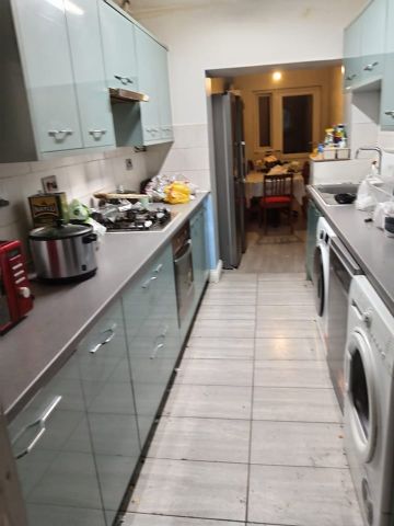 Room in a Shared House, Victoria Road, IG11 - Photo 5