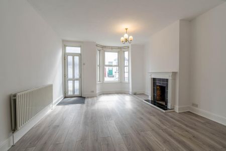 4 bedroom terraced house to rent - Photo 2