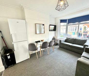 Room in a Shared House, Elmsthorpe Avenue, NG7 - Photo 1