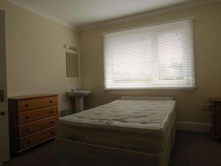 Bedroom Detached House In Winton, BH9 - Photo 5
