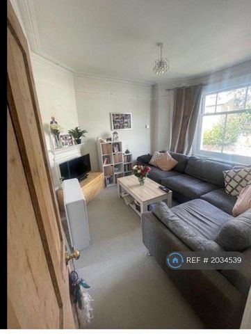 1 bedroom in a flat share to rent - Photo 5