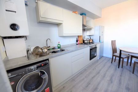 12 bedroom House in & Brudenell Mount, Leeds - Photo 5