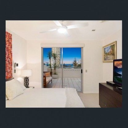 Rare SUB penthouse 3 bedrooms 3 bathrooms 2 carparks 360 degree view pet friendly aparment - Photo 1