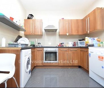 6 Bedroom Student Lettings Leeds - Photo 1