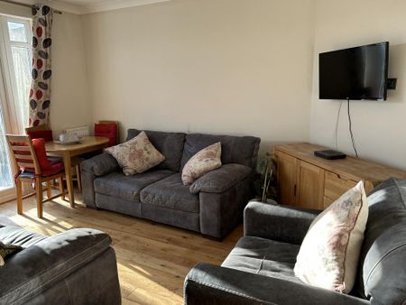 2 bedroom semi-detached bungalow to rent - Photo 3