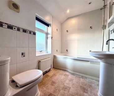 3 bedroom terraced house to rent - Photo 3