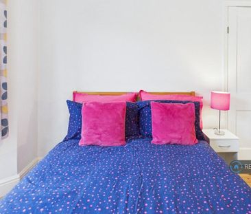 4 bedroom semi-detached house to rent - Photo 5