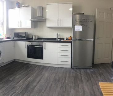 1 bedroom in a flat share to rent - Photo 6