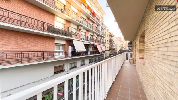 3-bedroom apartment for rent in Sants-Badal, bills included - Foto 1