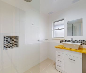 82 Jacaranda St, West Albury NSW 2640 - House For Rent | Domain - Photo 5