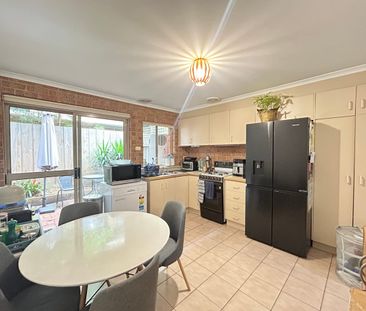 FABULOUS TOWN RESIDENCE LIVING WITH LOCK UP GARAGE - Photo 4