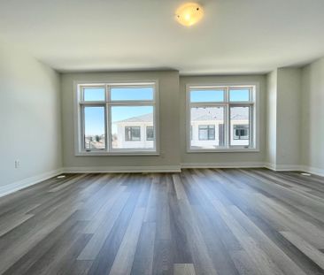 For Lease - 7 William Russell Lane, Richmond Hill, Ontario - Photo 2