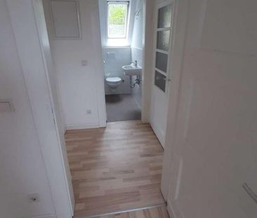 Halsknopf 20, hübsche 4 ZKB Wohnung im DG - Photo 1