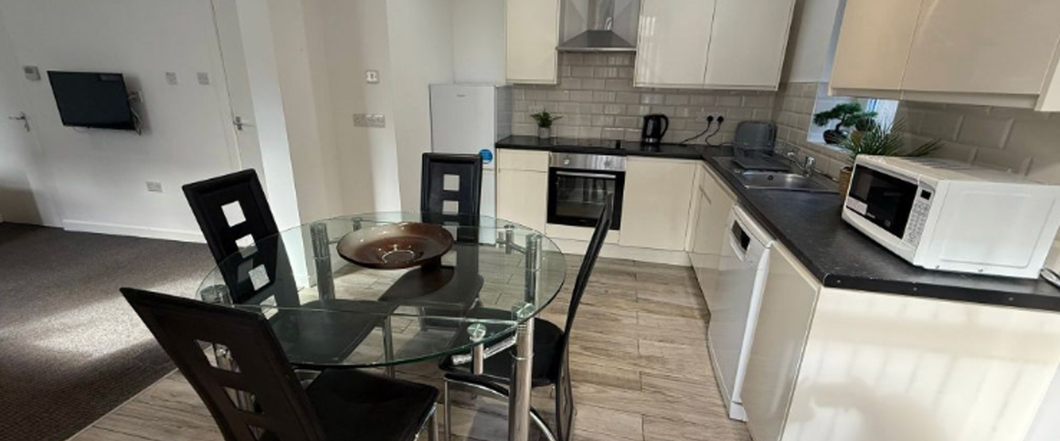 Willow Lane Room 2 - Photo 1