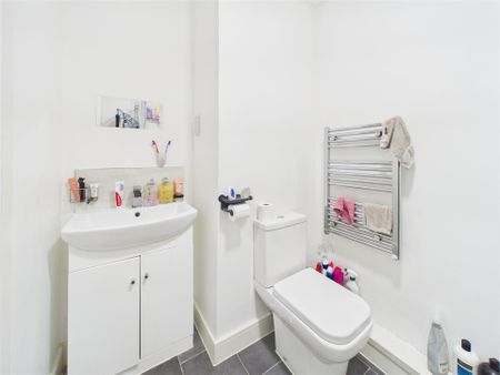 2 bedroom Apartment to rent - Photo 5