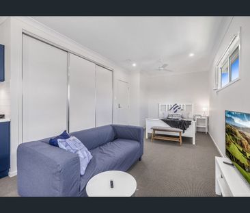 FURNISHED STUDIO APARTMENT - Photo 2