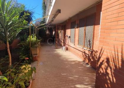 Monteverde Vecchio-Terrace: Furnished 2 Bedroom, 2 Bath, spacious kitchen, living, large private terrace and garden. Bright, silent, near shops, services and transport, located on a quite street in a well kept building. Possible parking. Ref 2375