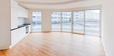 Neubau Nähe "UNO City" - Familienwohnung mit lichtdurchfluteten Panoramafenster - Photo 2