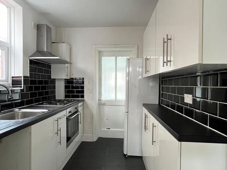 3 bedroom semi-detached house to rent - Photo 2