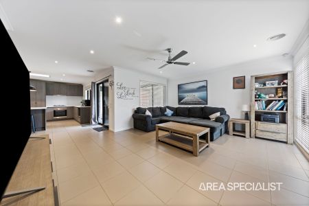 14 Eyre Place, Pakenham VIC 3810 - House For Rent | Domain - Photo 4
