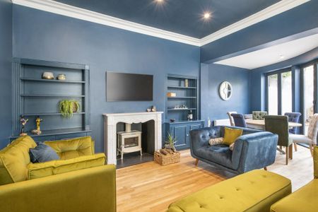 4 bedroom detached house to rent - Photo 2