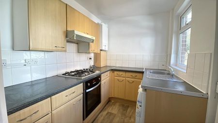 4 bedroom terraced house to rent - Photo 3